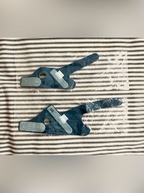 2 Right Owlet Socks